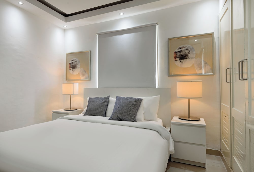 Oceanfront Condo in Ave. España Sleeps 8