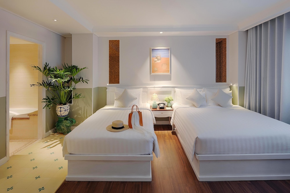 Au Lac Charner Hotel 78