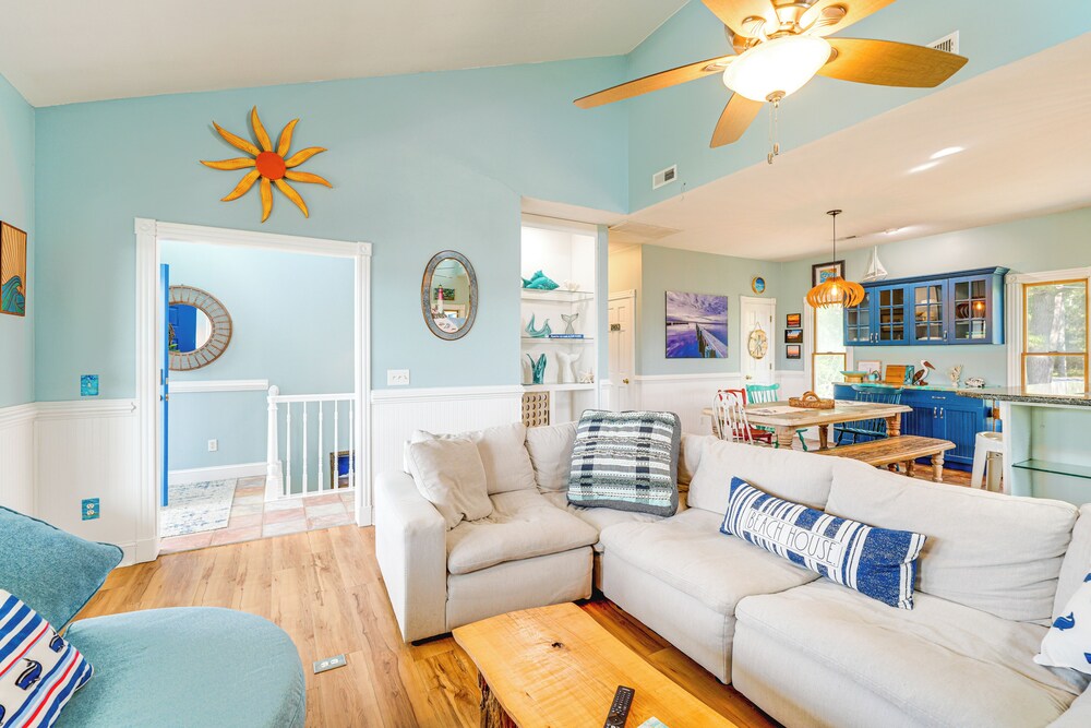 Hot Tub & Bay Views: Kill Devil Hills Haven!