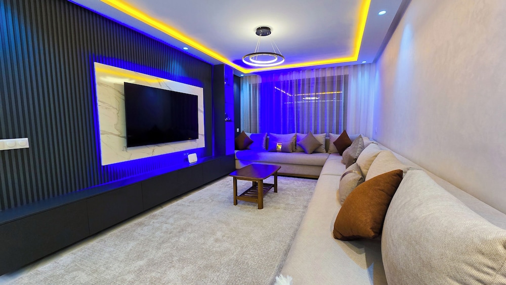 Luxury Living - Near to football stadium