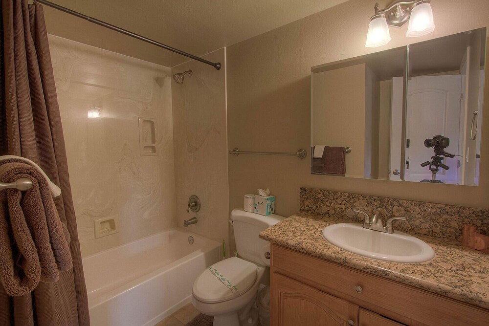 Park View Paradise 3 Bedroom Condo by RedAwning - Property Image 1
