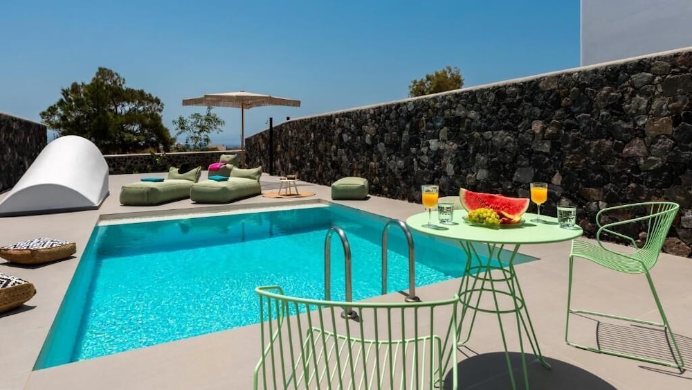 MODERN DOME HOMES OF SANTORINI