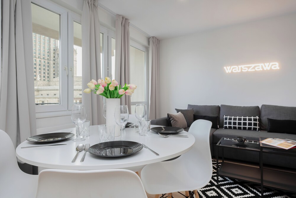 Warsaw City Center Apartment by Renters