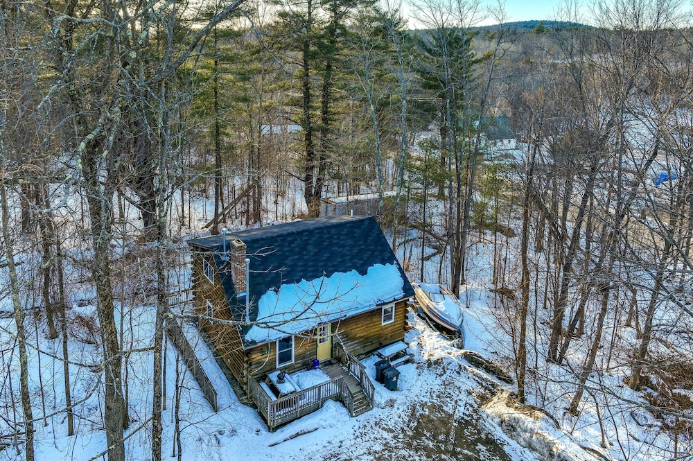 Cozy Laconia Cabin, Close to Winnipesaukee Pier!