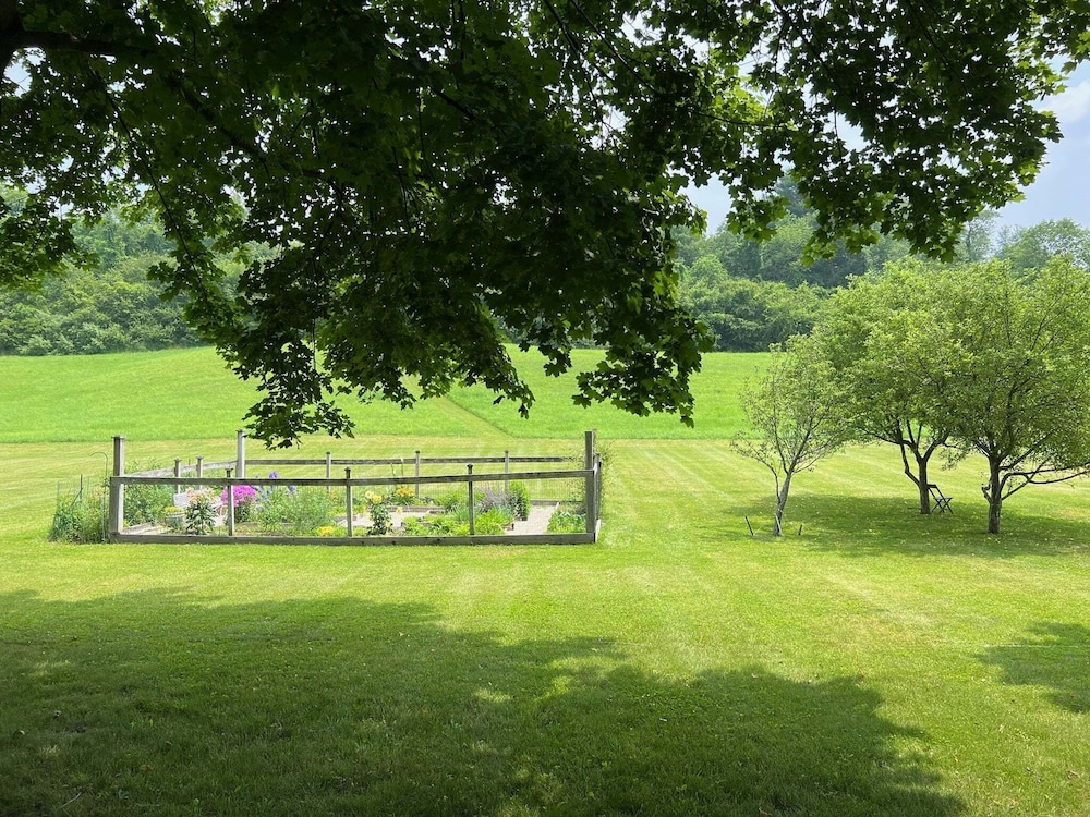 Gorgeous Hudson Valley Farmhouse On 14 Acres 3 Bedroom Home