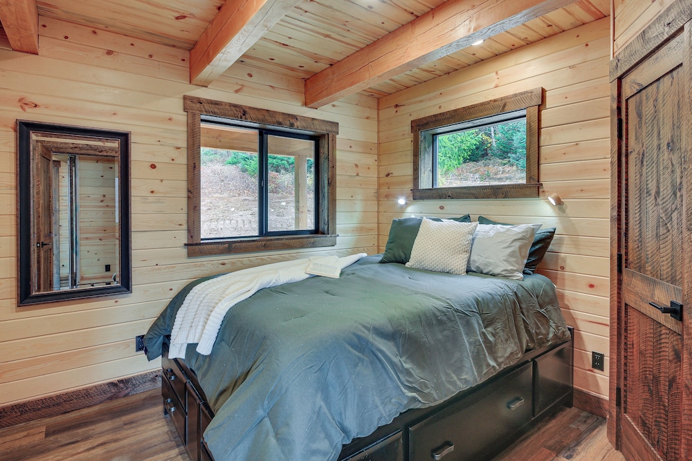 Mtn Valley Views! Cabin 6 Mi to Lake Pend Oreille