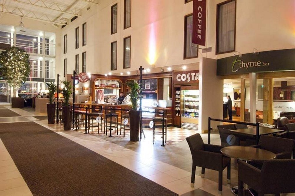 Premier Inn London Heathrow Airport T2 & T3 - Bath Road