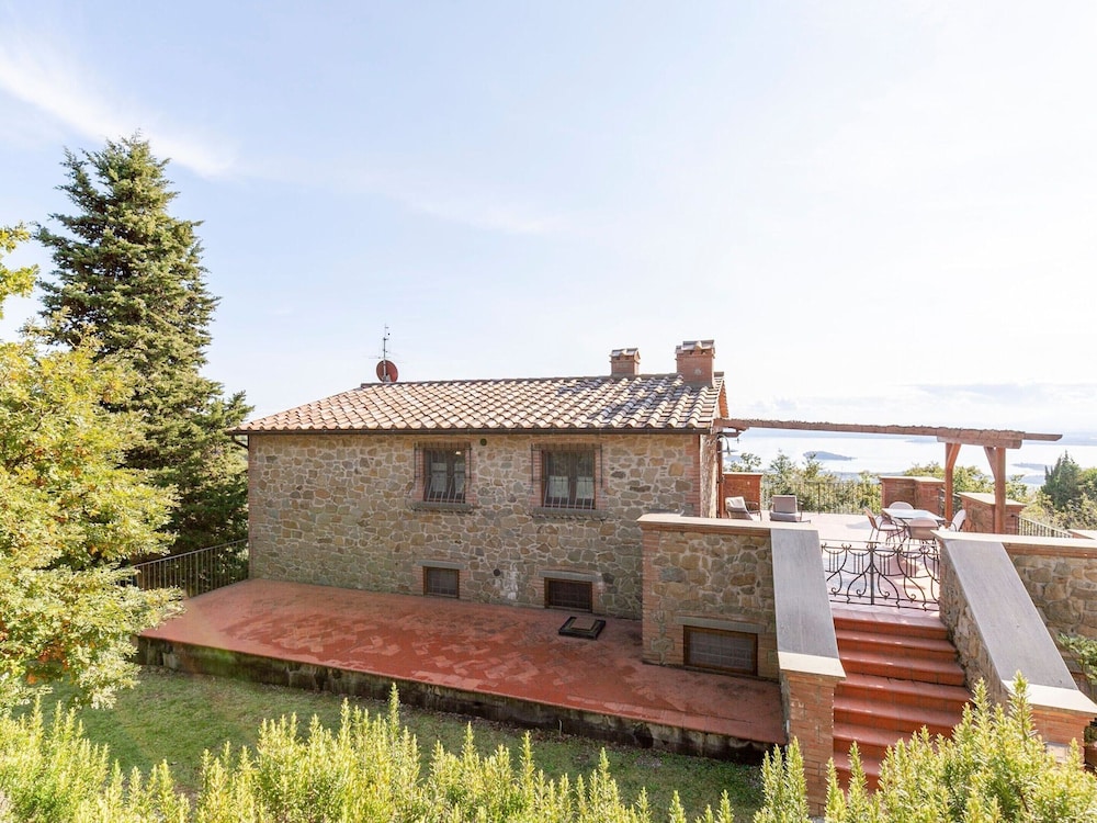 Villa in Lisciano Niccone With Pool & Nature photo 4