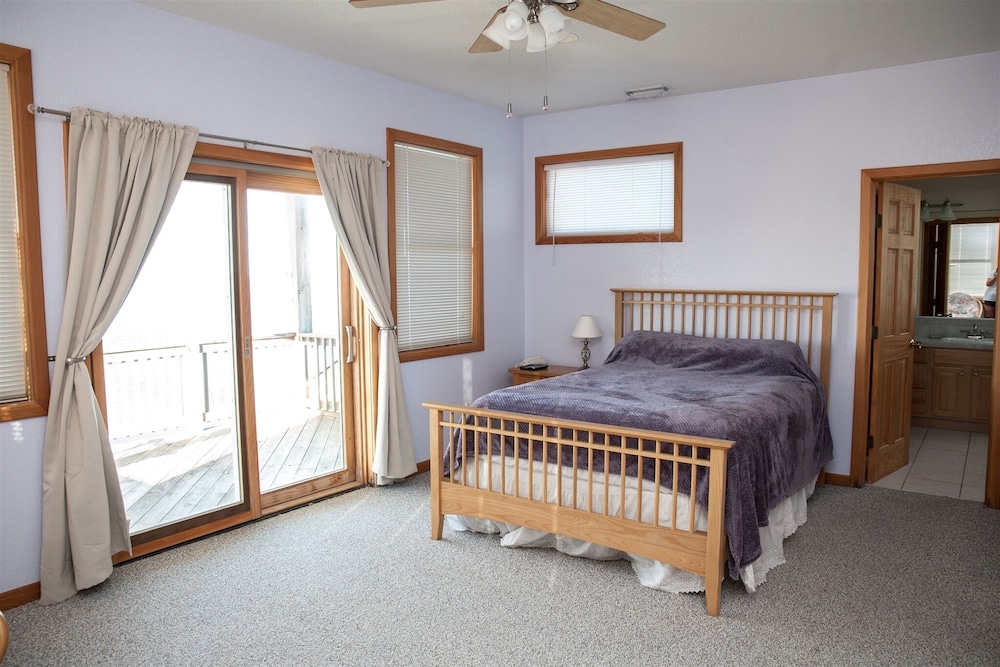 Skate Away 3 Bedroom Cottage by RedAwning