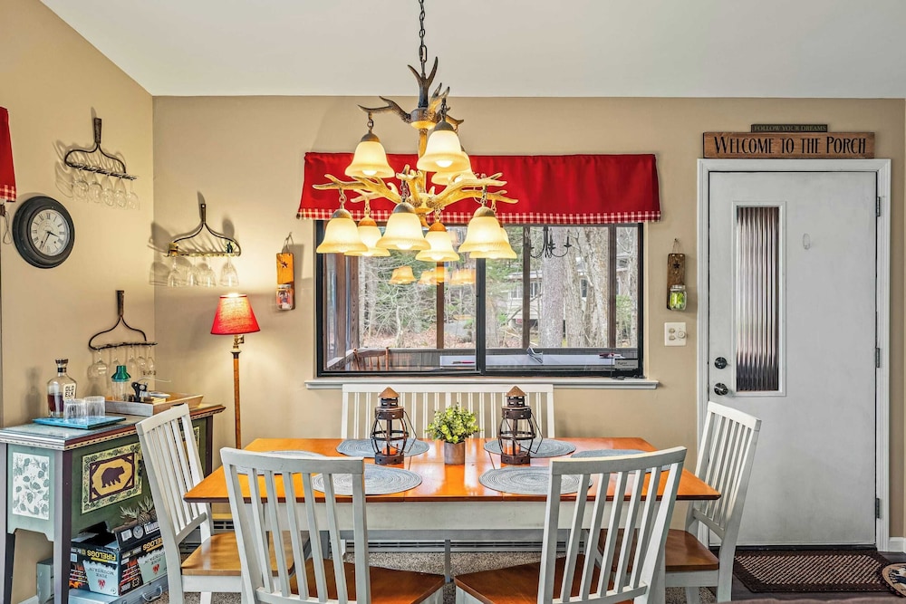 Atlas Point Lodge Sauna, Fireplaces, Kayaks, Lakes + Pet-friendly Yard