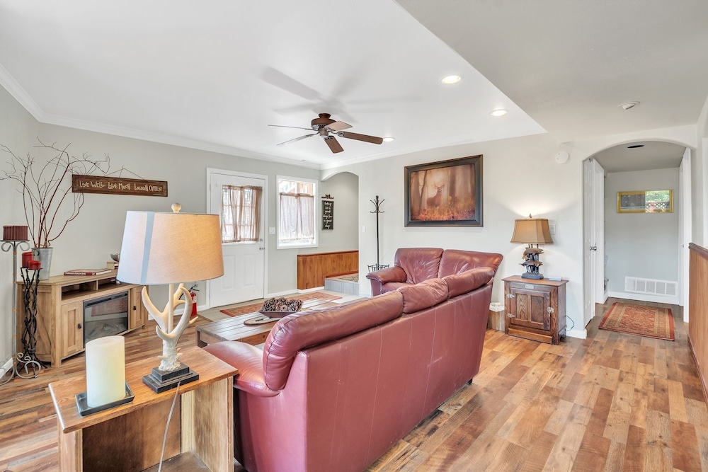 Relaxing Bailey Home 3 Bedroom Cabin