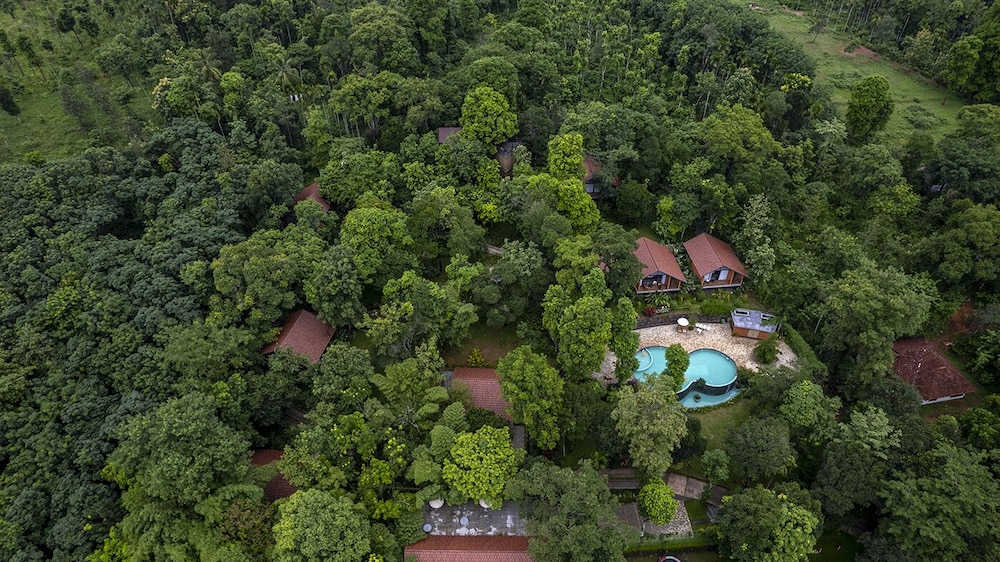 Crystal Kuruva Nature Resort & Spa