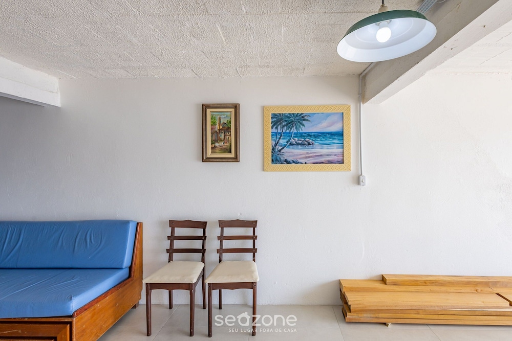 3BR Beachfront House w/ BBQ Apc2200