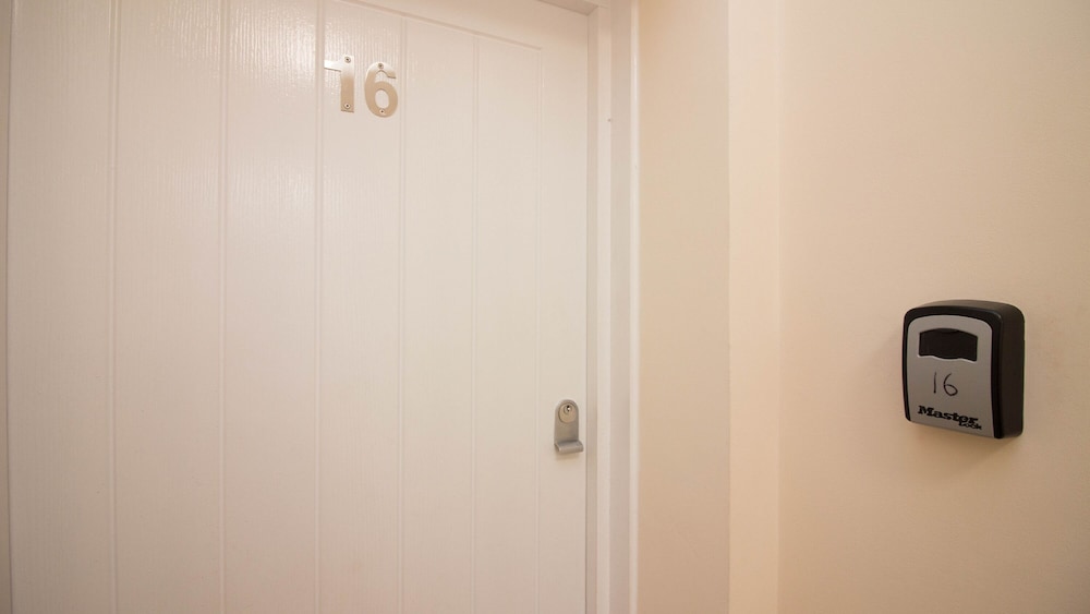 Stayzo Serviced Accommodation 16 Premier Lodge