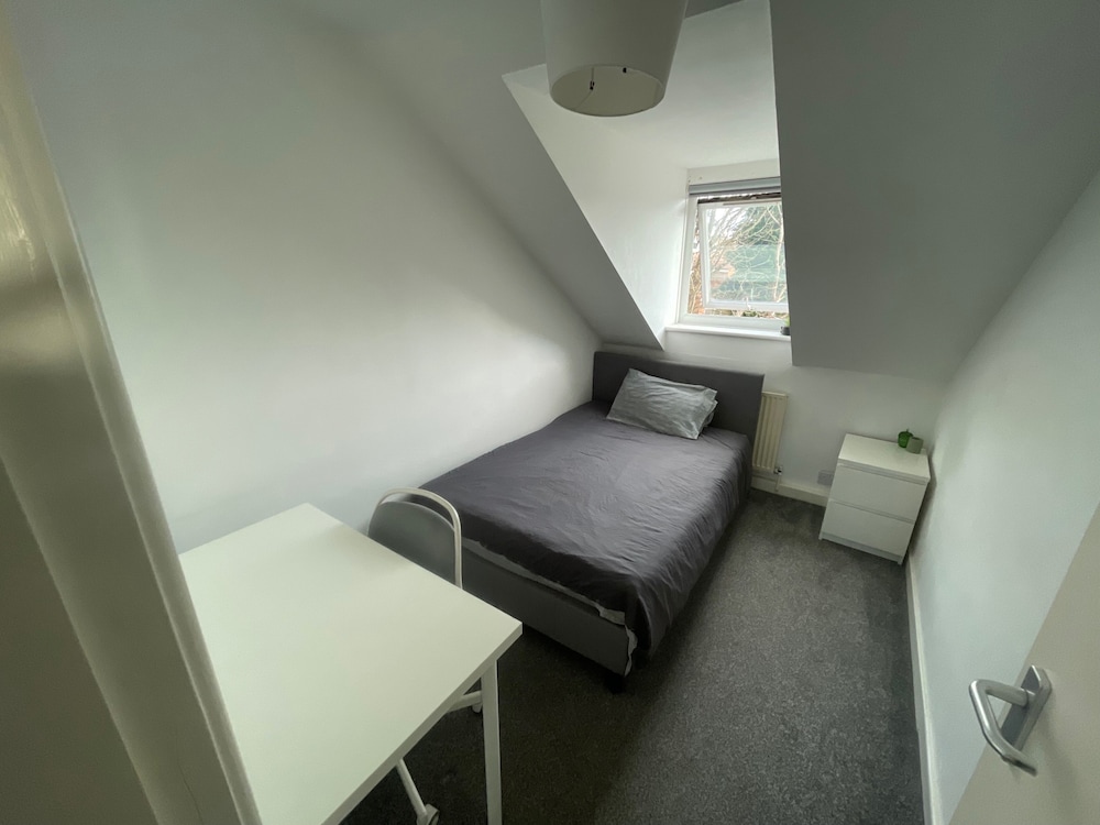 Stylish Two Bedroom Apartment in Leeds