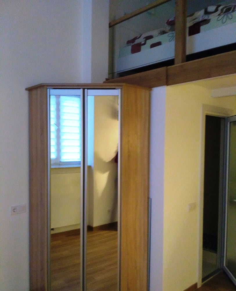 Apartments 1 min to Opera House view 5