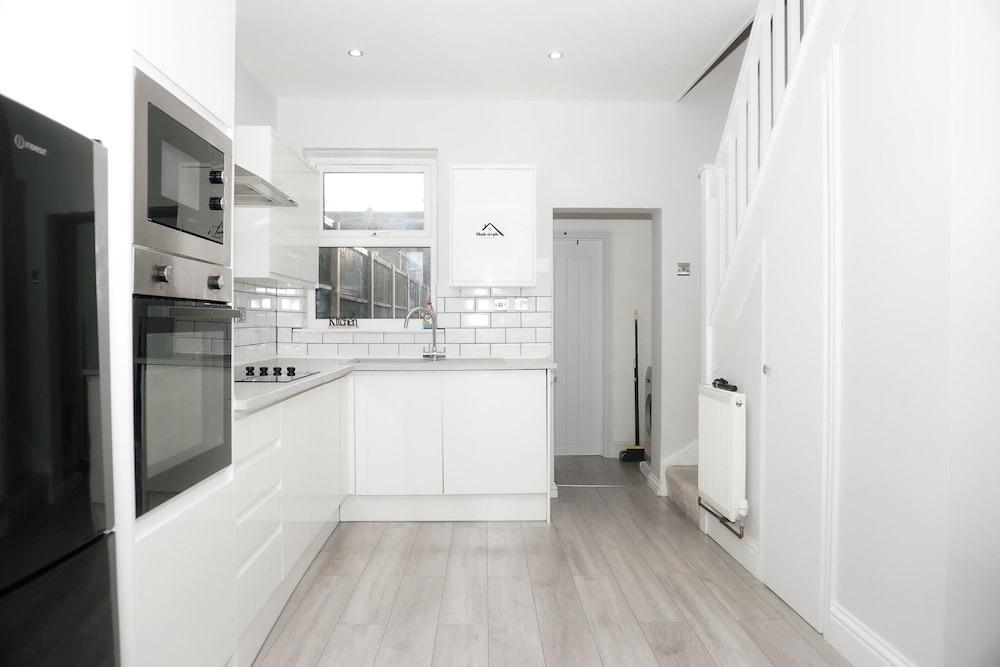 3 Bed-sleeps 7-garden-parking-town Centre