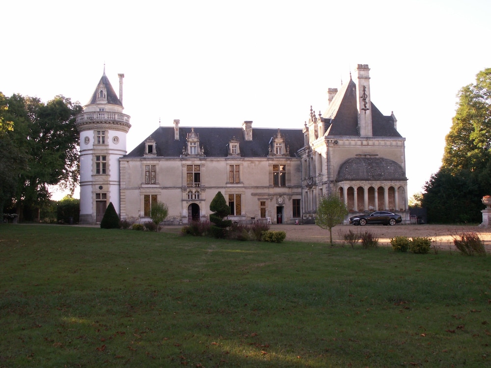 Château de la Court d'Aron