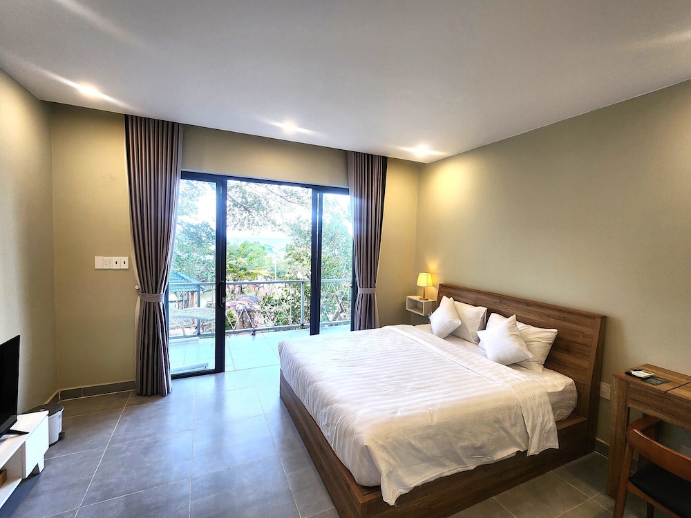 Sunny Shore Resort