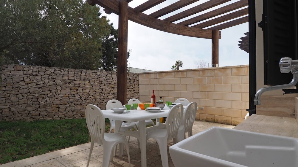 Garden Villa 2 Bedrooms by the sea 7 Sleeps