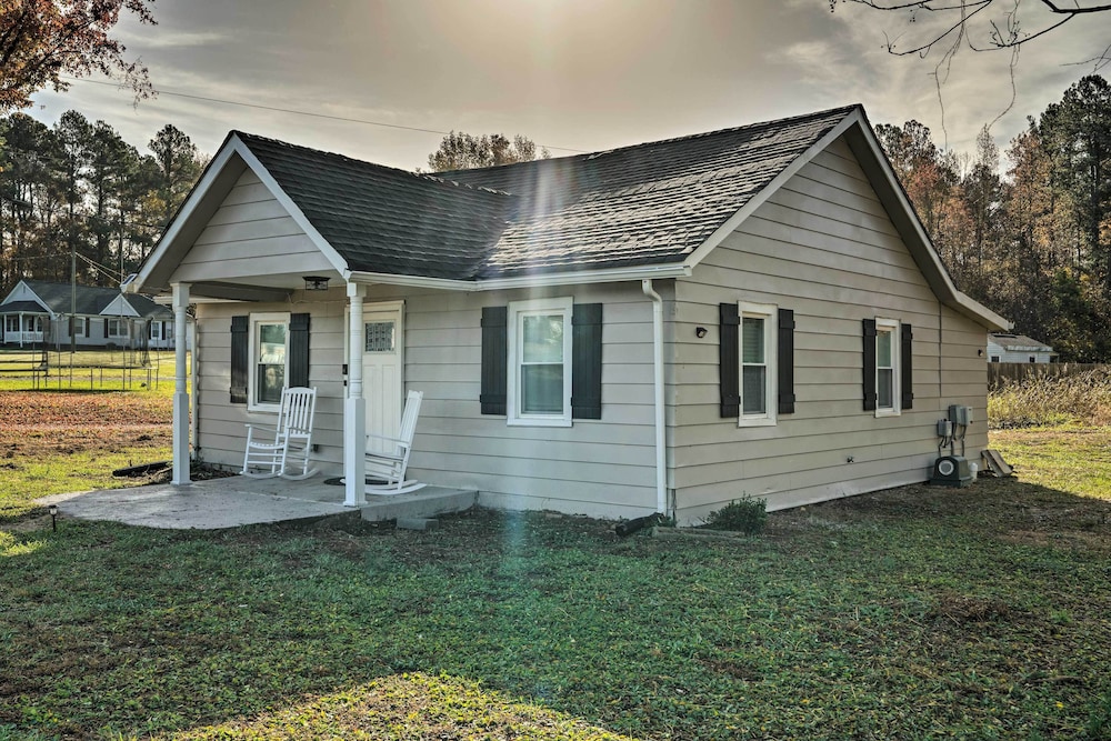 Cozy Blackstone Getaway < 2 Mi to Downtown! view 4