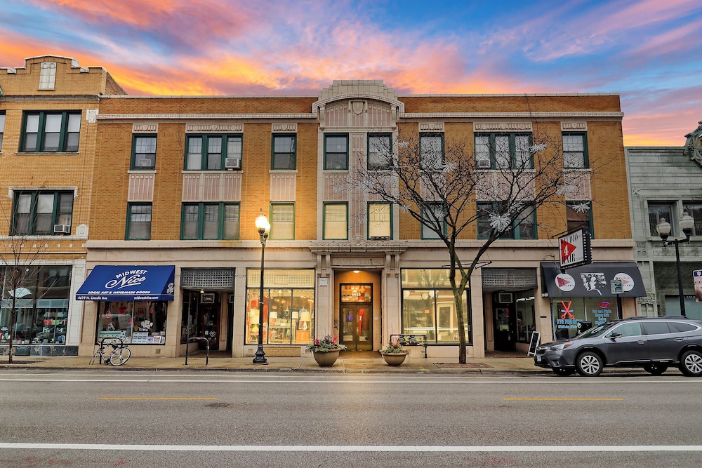 1BR Homey Pad - Lincoln 205
