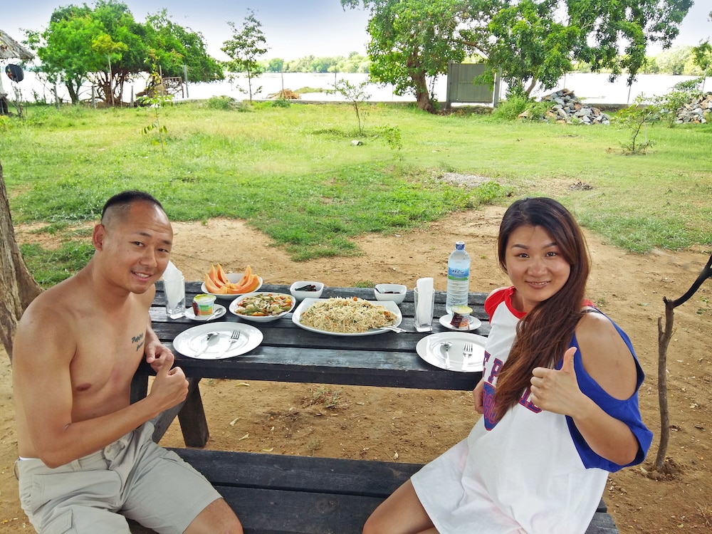 Yala Lake View Cabanas
