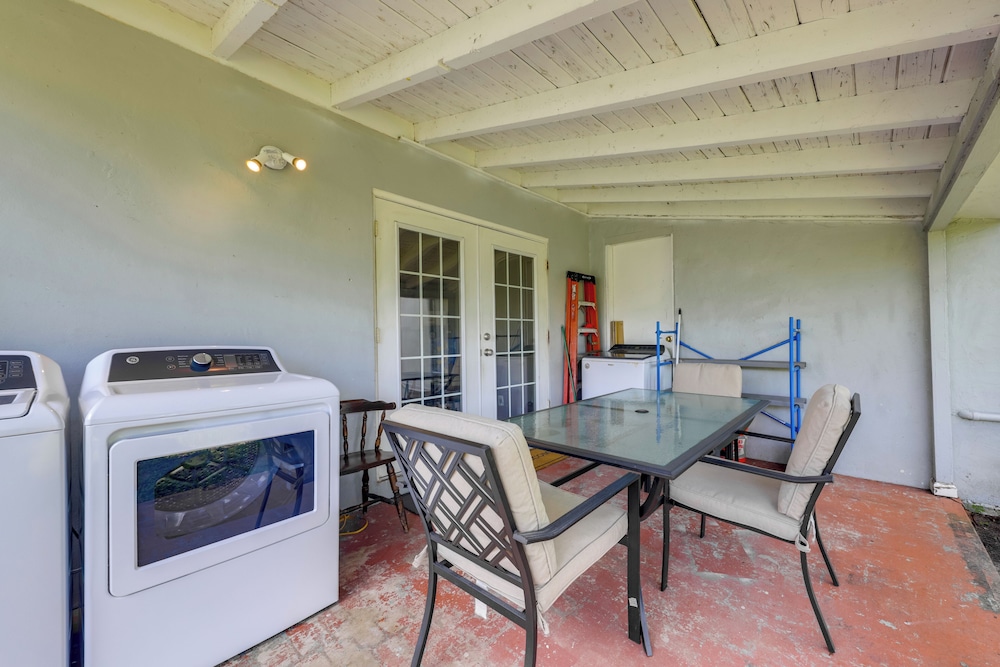 Fenced-in Yard: Home 3 Mi to Hard Rock Stadium!
