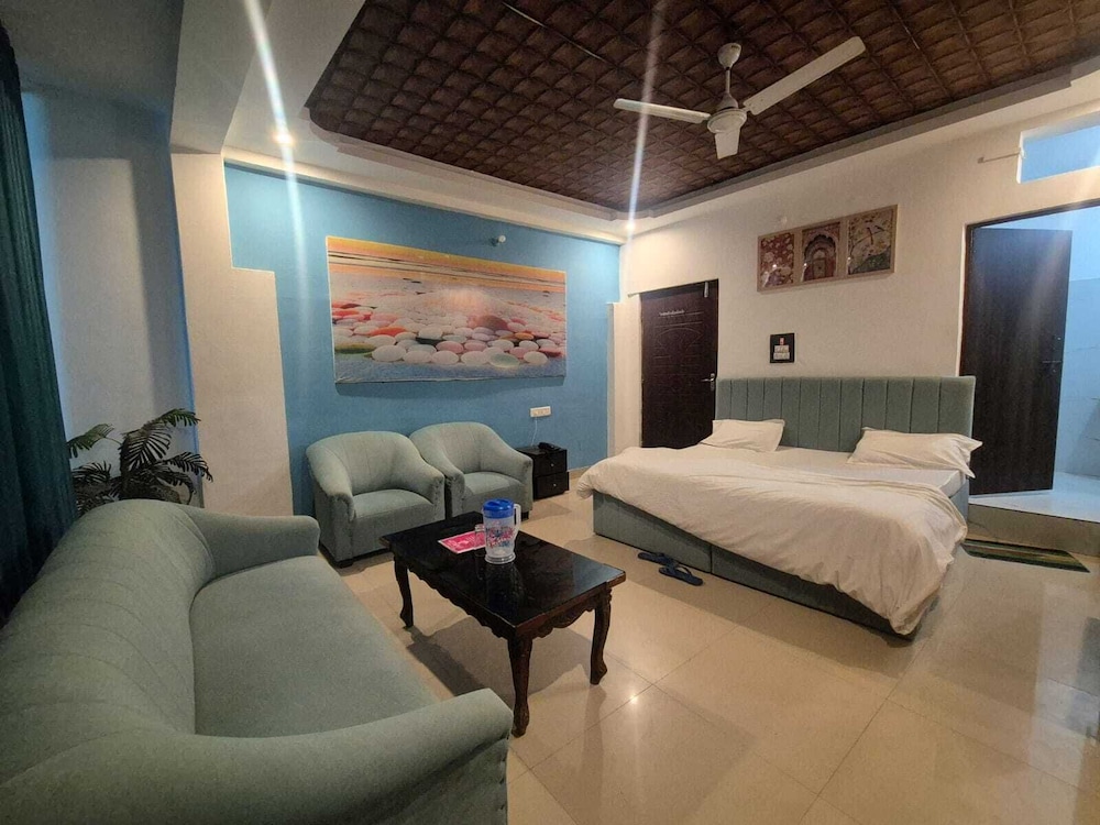 Varun Hotel and Restaurant