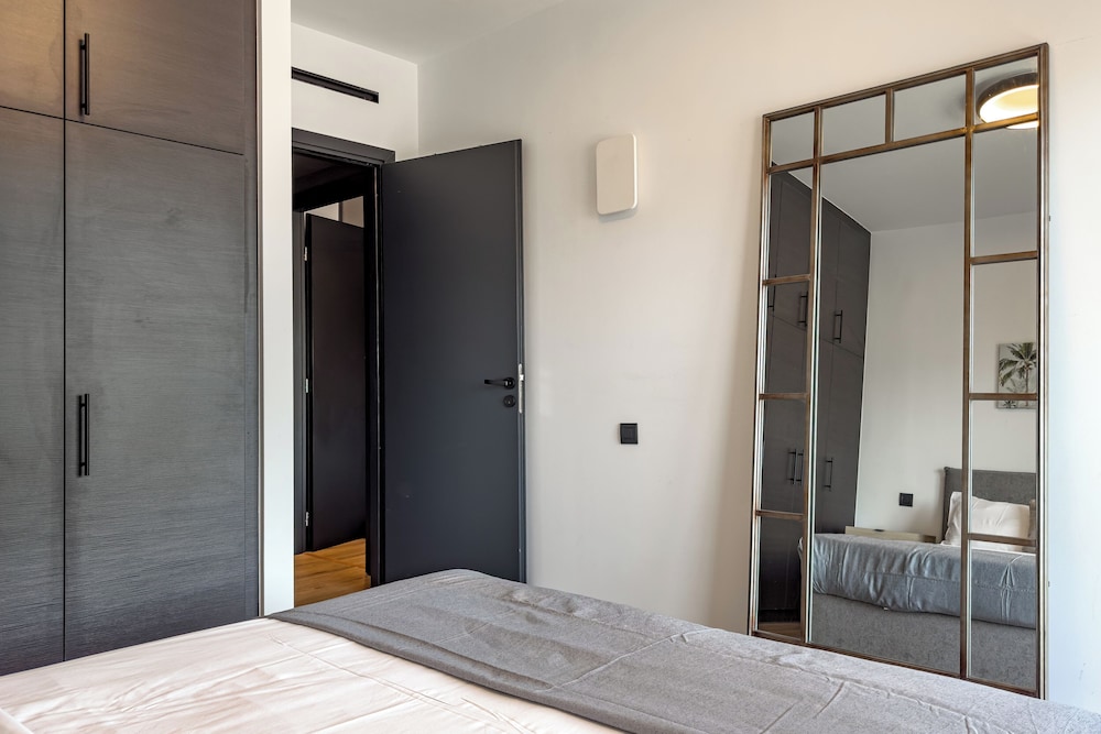Phaedrus Living Apollo Skyview Penthouse