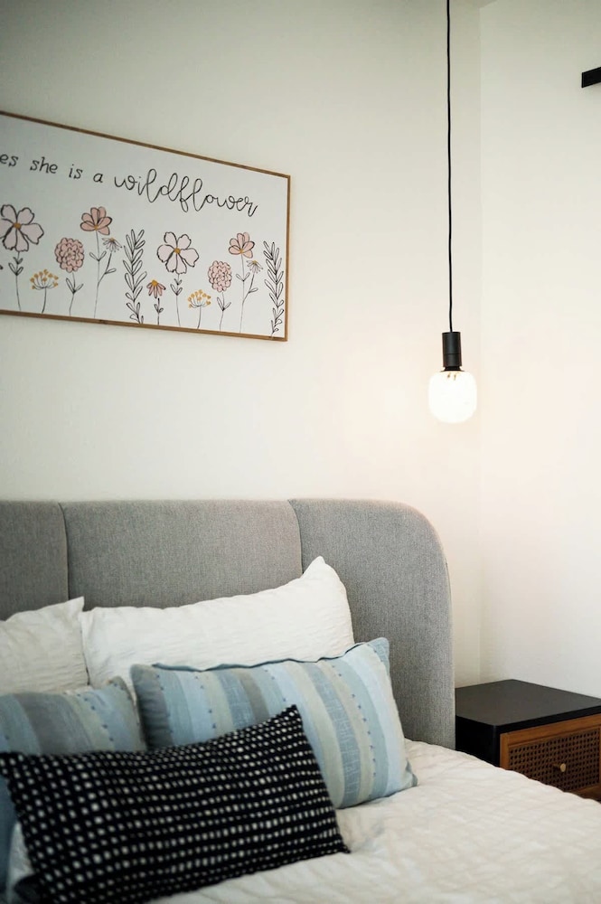 Cozy Retreat Near Downtown Perfect for Families