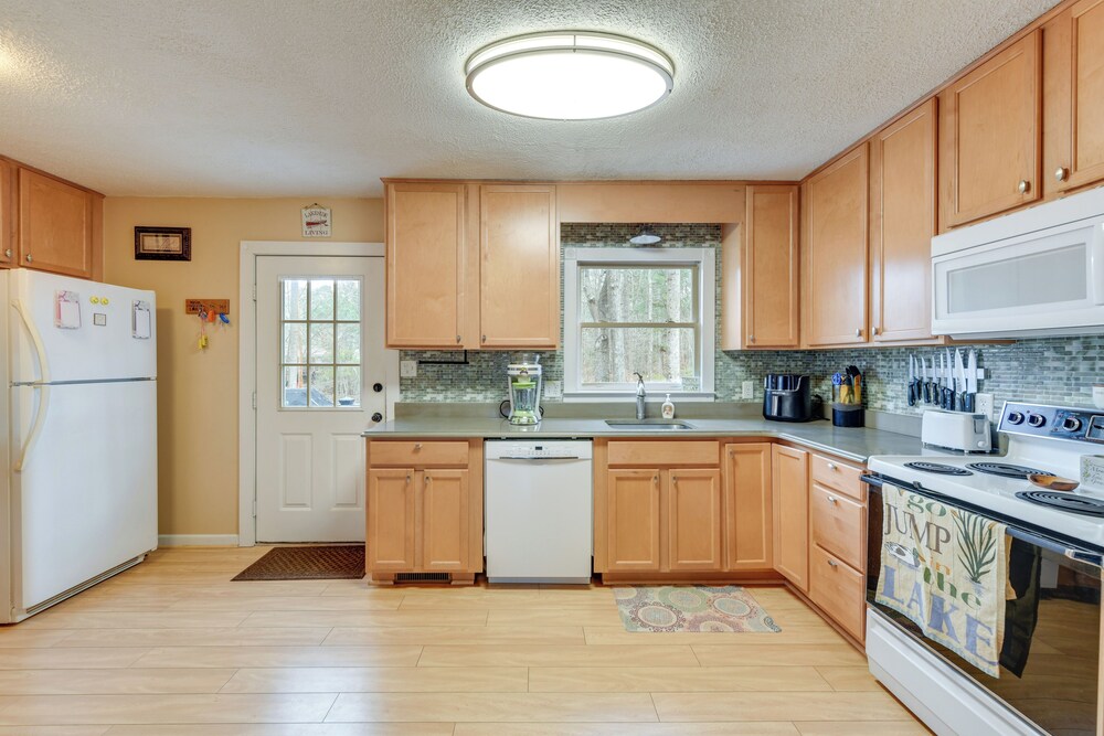 Deck & Lake Gaston Access: Dog-friendly Getaway