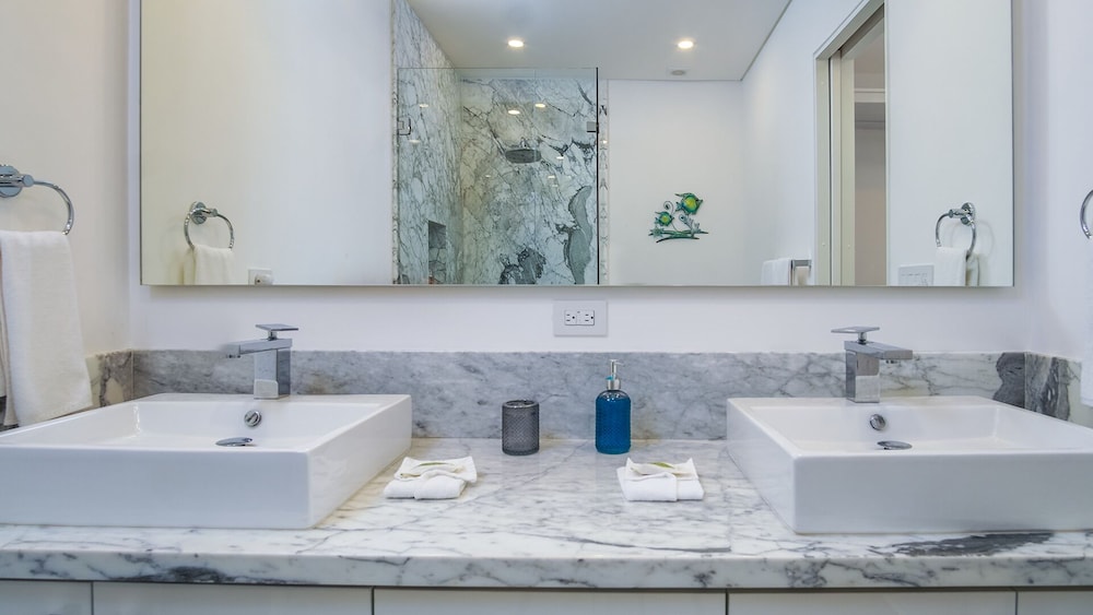 Breathtaking 2 Bedroom Condominium
