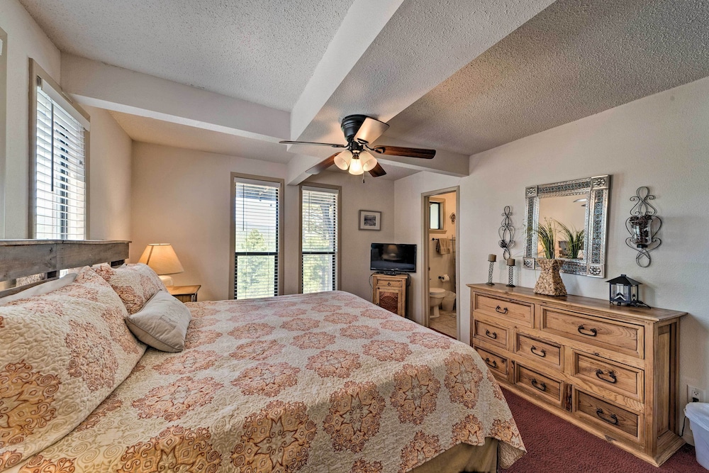 Ruidoso Home w/ Private Wet Bar & Pool Table view 2