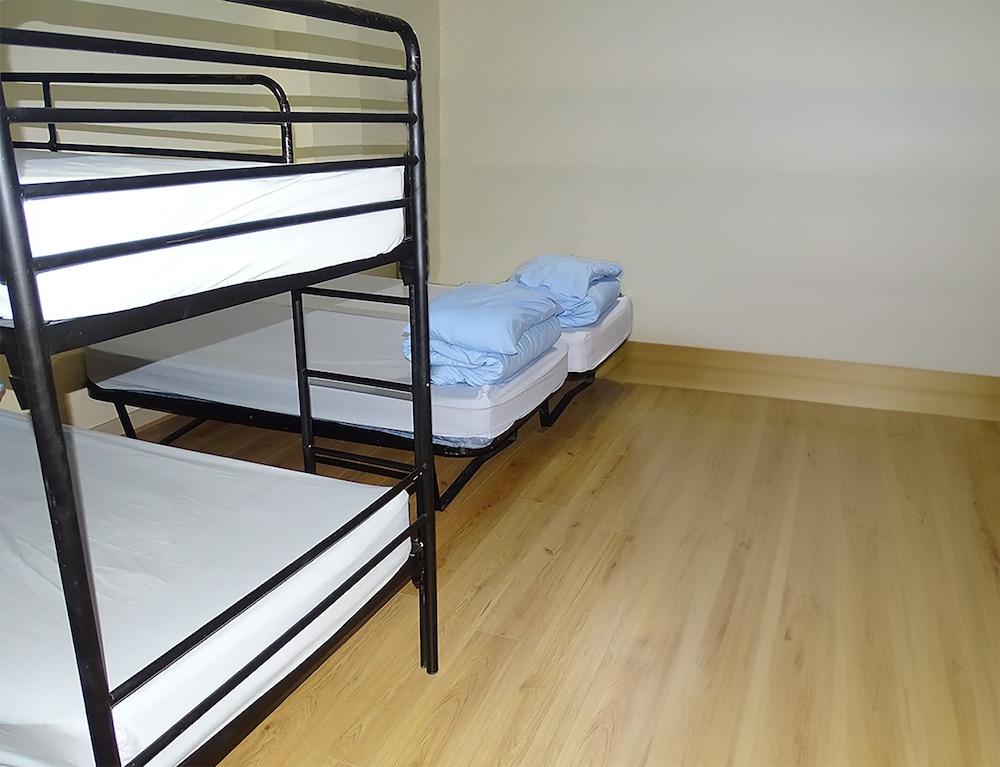 International Inn - Hostel
