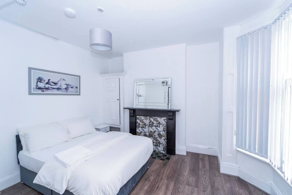 Charming Victorian Home in Heart of Leicester