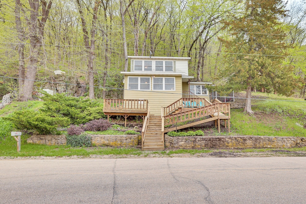 Cozy Wisconsin Cabin: Walk to Beach & Boat Ramp! view 2