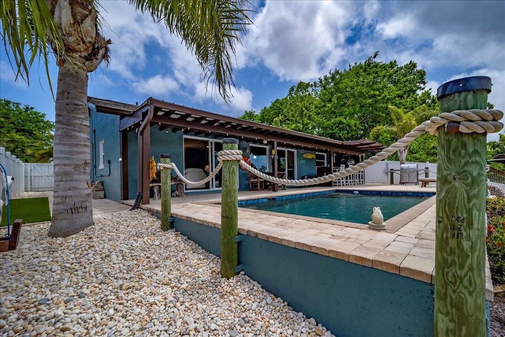 Waterfront Retreat With Pool Tiki Bar Boat Dock