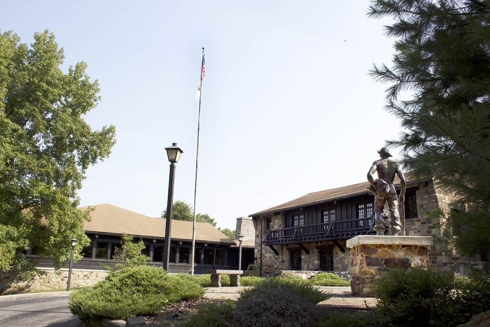 Giant City Lodge