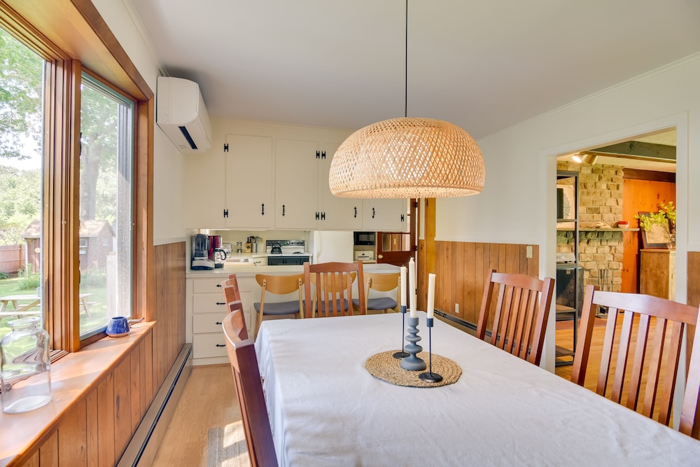 Home in Narragansett w/ Beach Access!