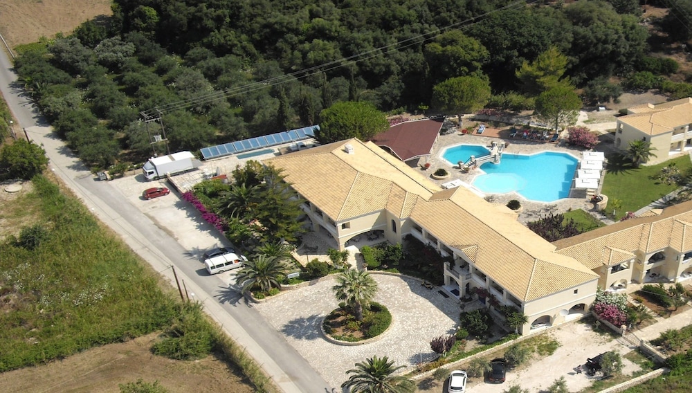 Hotel Karavostasi Beach Hotel - Image 1