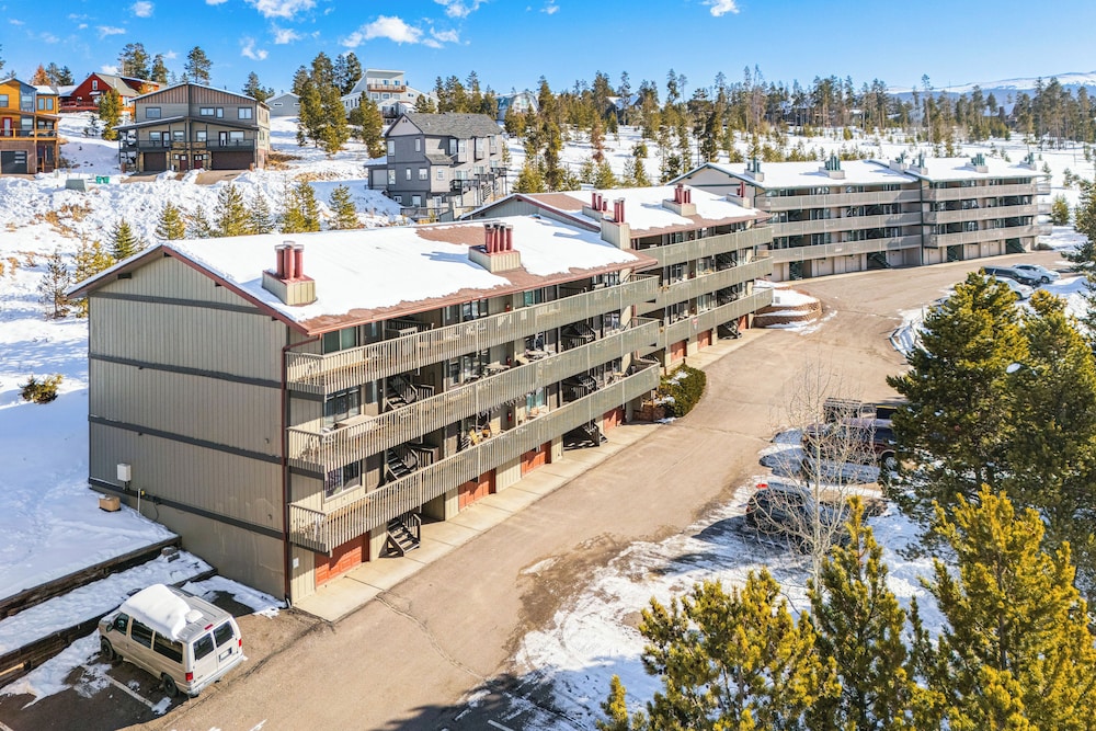 5 Mi to Winter Park Resort: Unit w/ Pool & Hot Tub