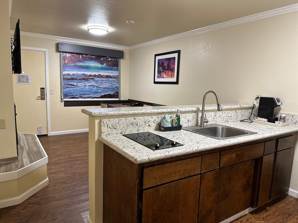 Beachwalker Inn and Suites view 5