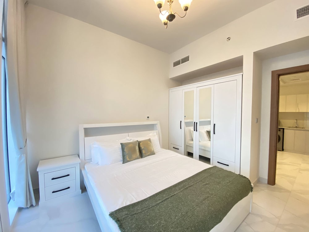 Lux BnB 2BD Canal Views Business Bay