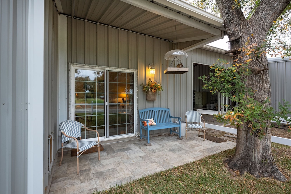 Quaint Countryside Casita: 45 Mi to Ft. Worth view 3