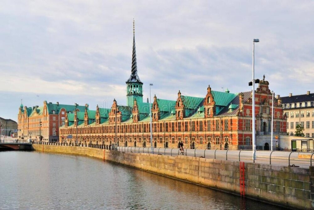Bright Apartment Next to Tivoli Heart of CPH