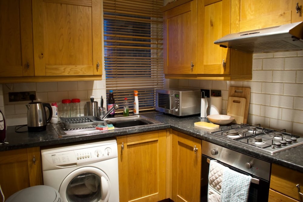 Newly Refurbed Home With Free Parking view 5