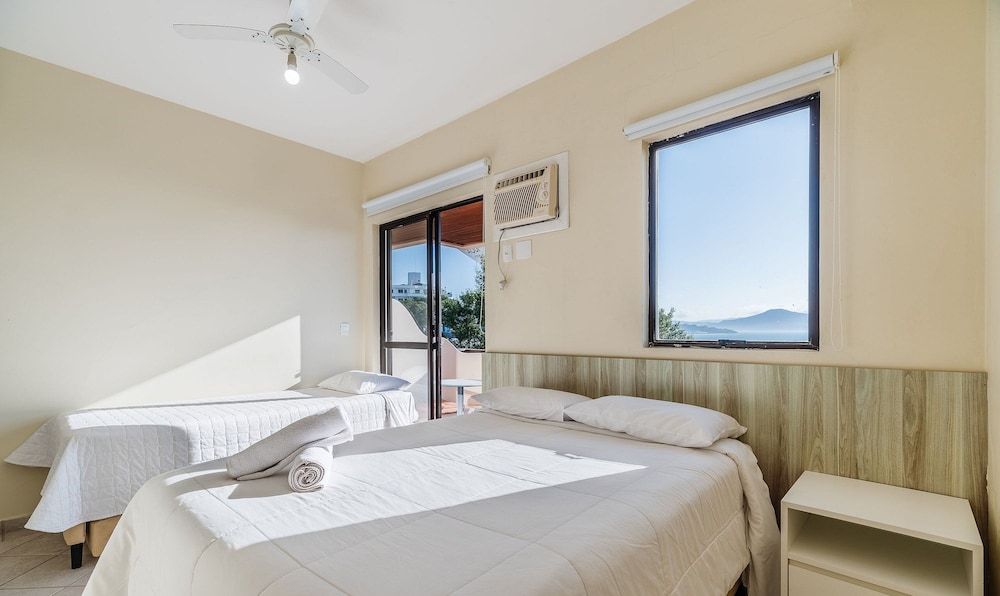 JOFs Apartamentos c Piscina e Vista Mar
