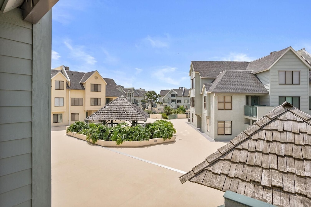 Condo with Resort Access - Great North Island Location
