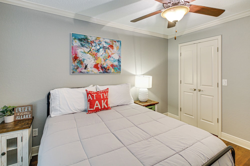 Tranquil Views: Riverfront Retreat in Hot Springs!